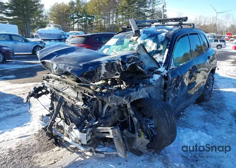 2022 BMW X5 xDrive40I z USA, uszkodzony, nr VIN 5UXCR6C06N9L60554